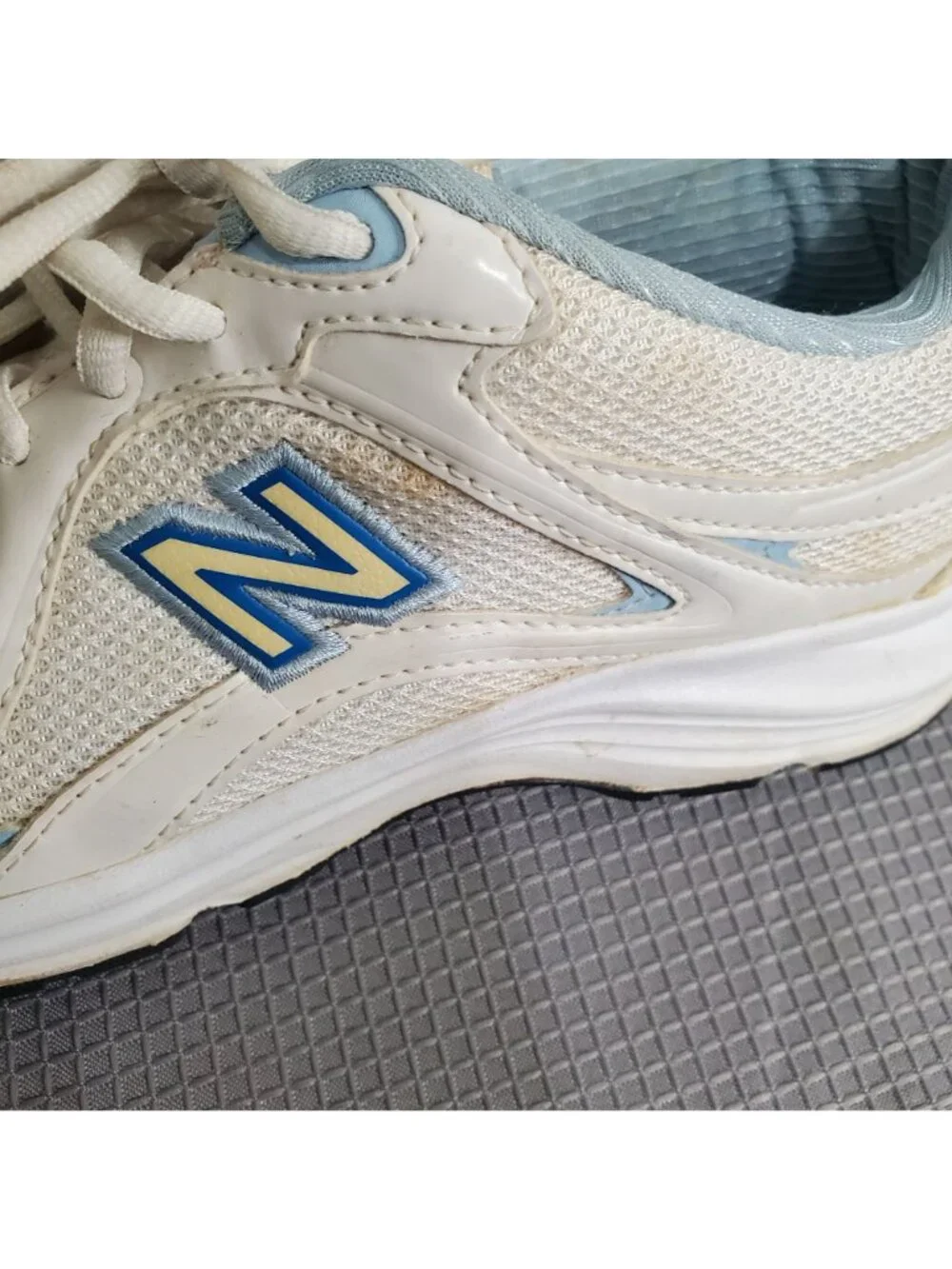 New Balance Womens 494 Size 8.5 Walking Shoes White Blue Comfort Lightweight - Picture 9 of 10